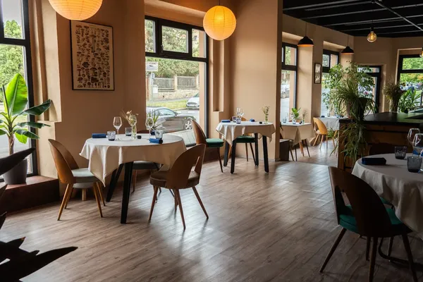 Leaf restaurant