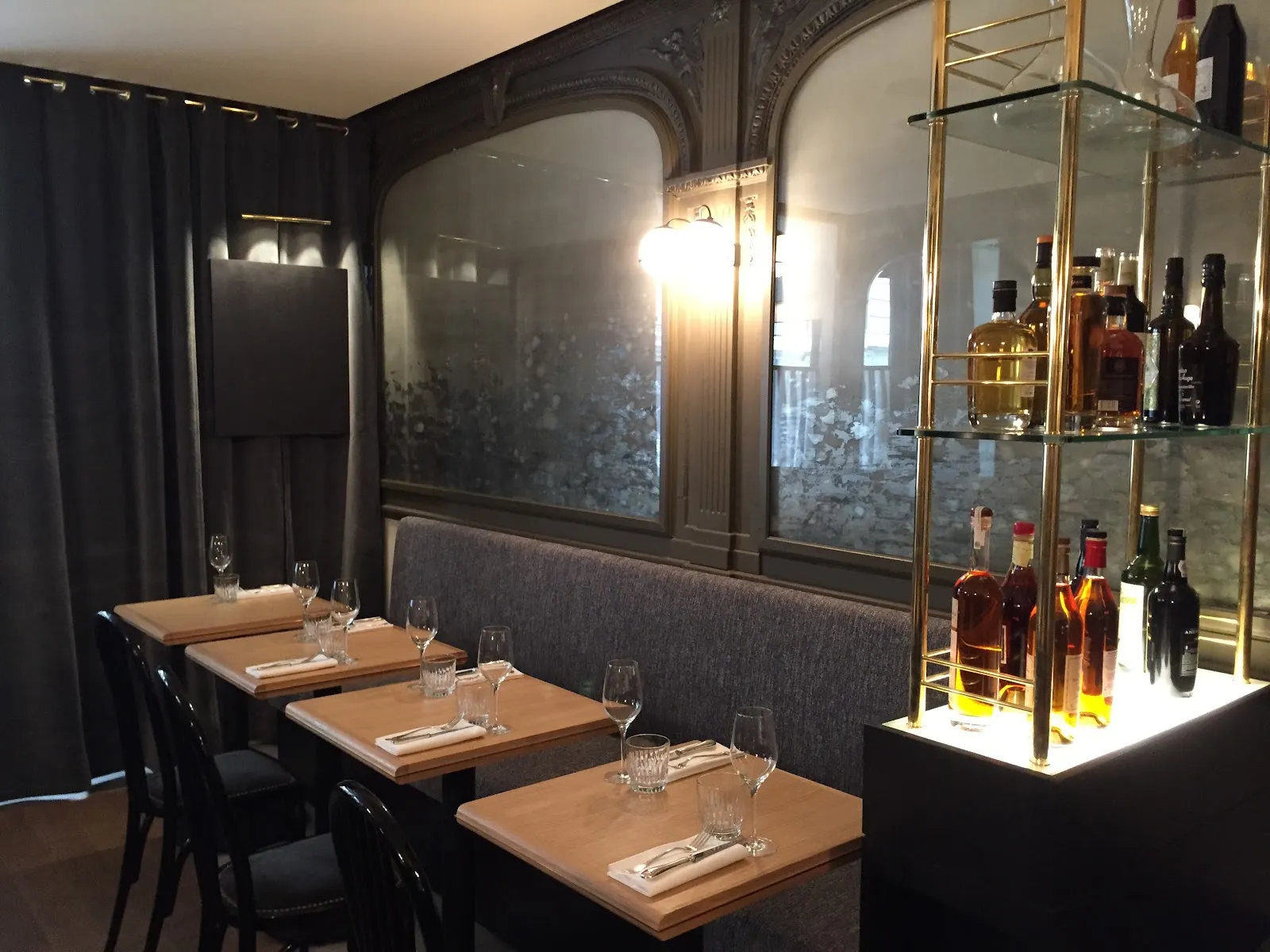 Bistro dining room at La Bourse et la Vie, rue Vivienne, Paris