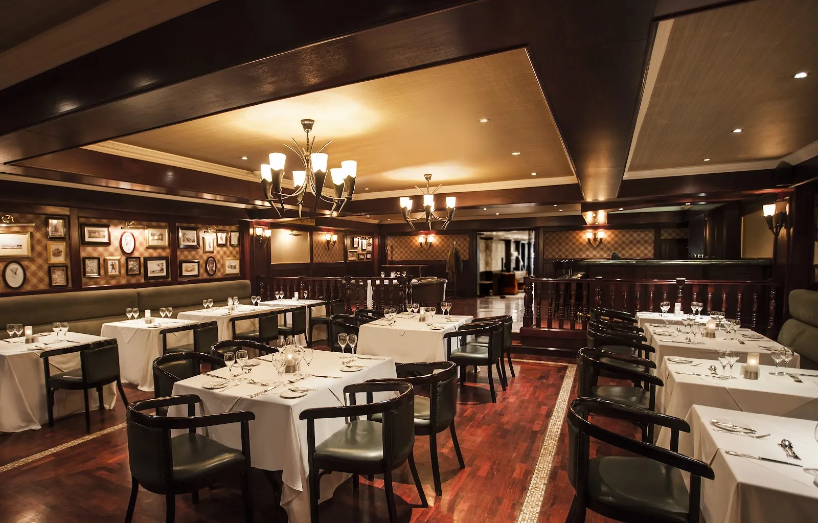 Mahogany's Restaurant dining room