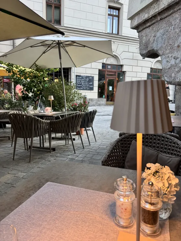 Ottoburg &mdash; Innsbruck