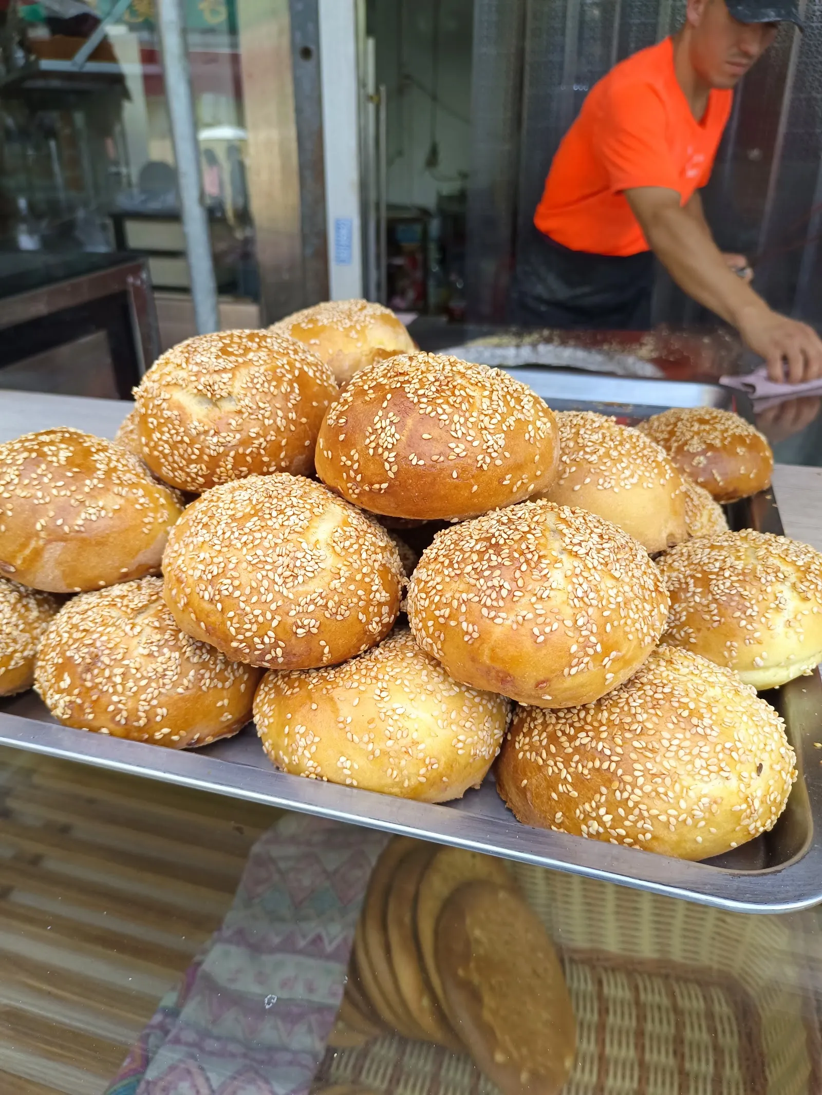 Golden red-bean ear-hole fried cakes at Erduoyan Zhagao in Tianjin