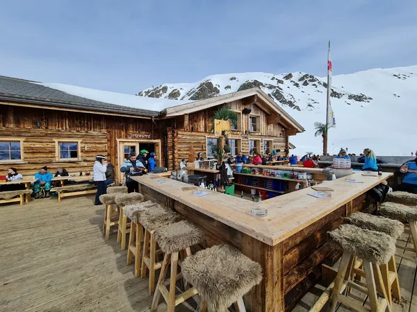 Jatzh&uuml;tte, Davos