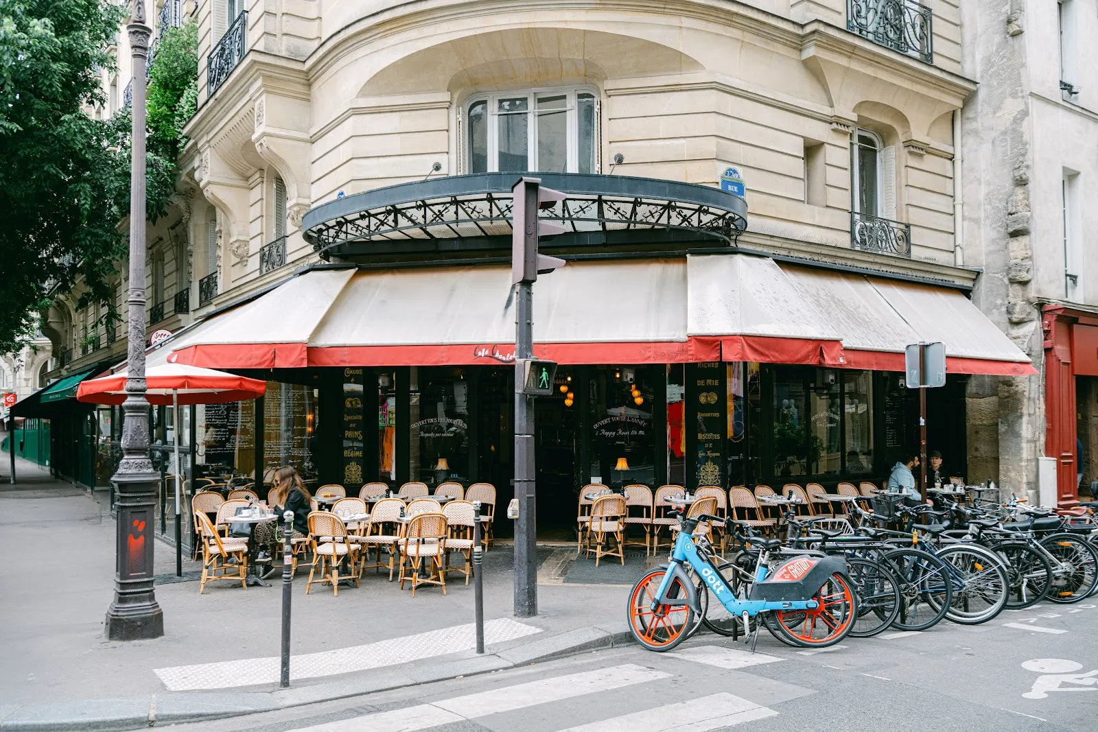 CAFÉ CHARLOT Paris — 3rd arrondissement / Marais / Haut-Marais dining room