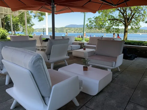 La Perle du Lac Geneva lakeside