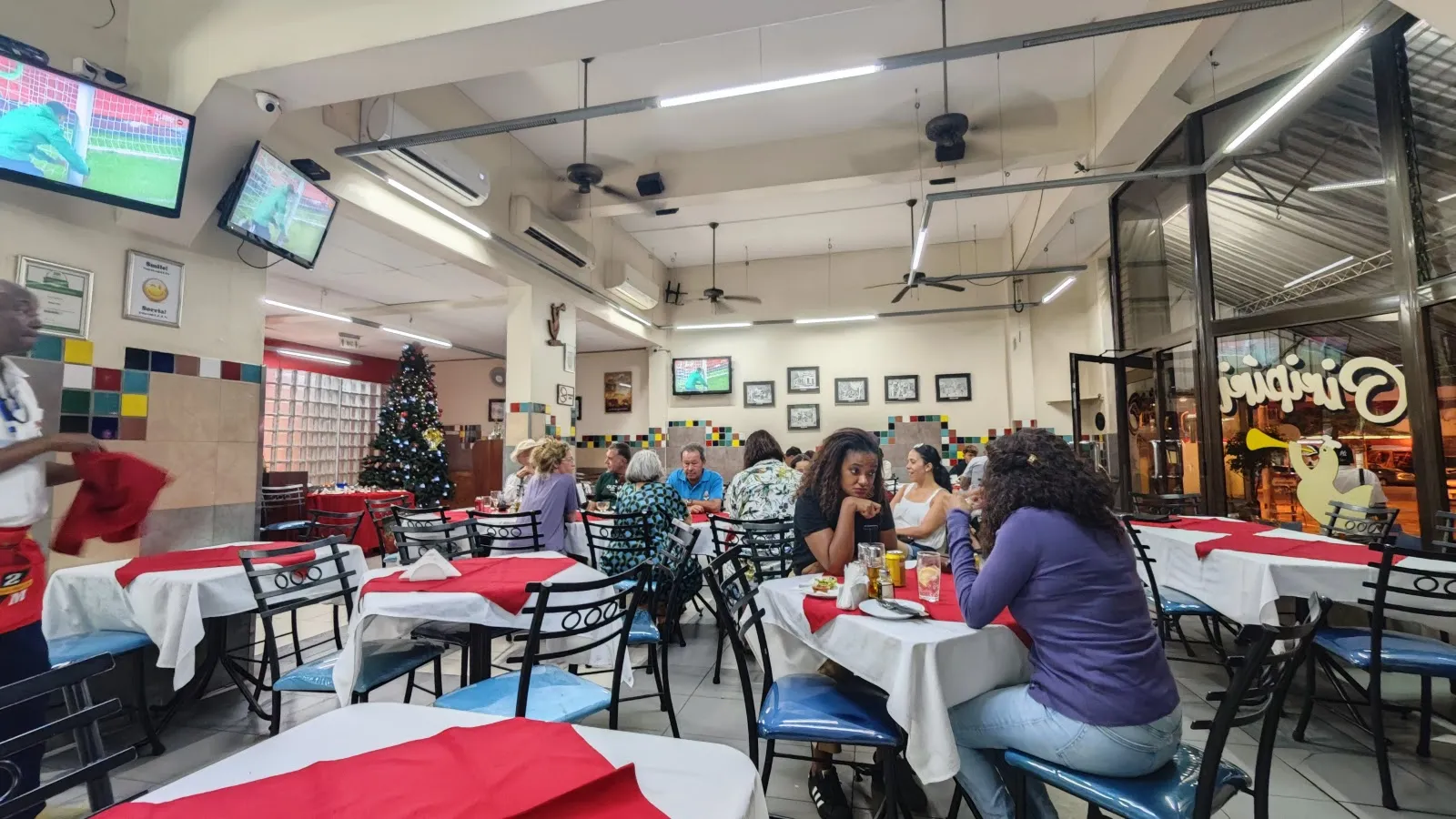 Piri Piri dining room