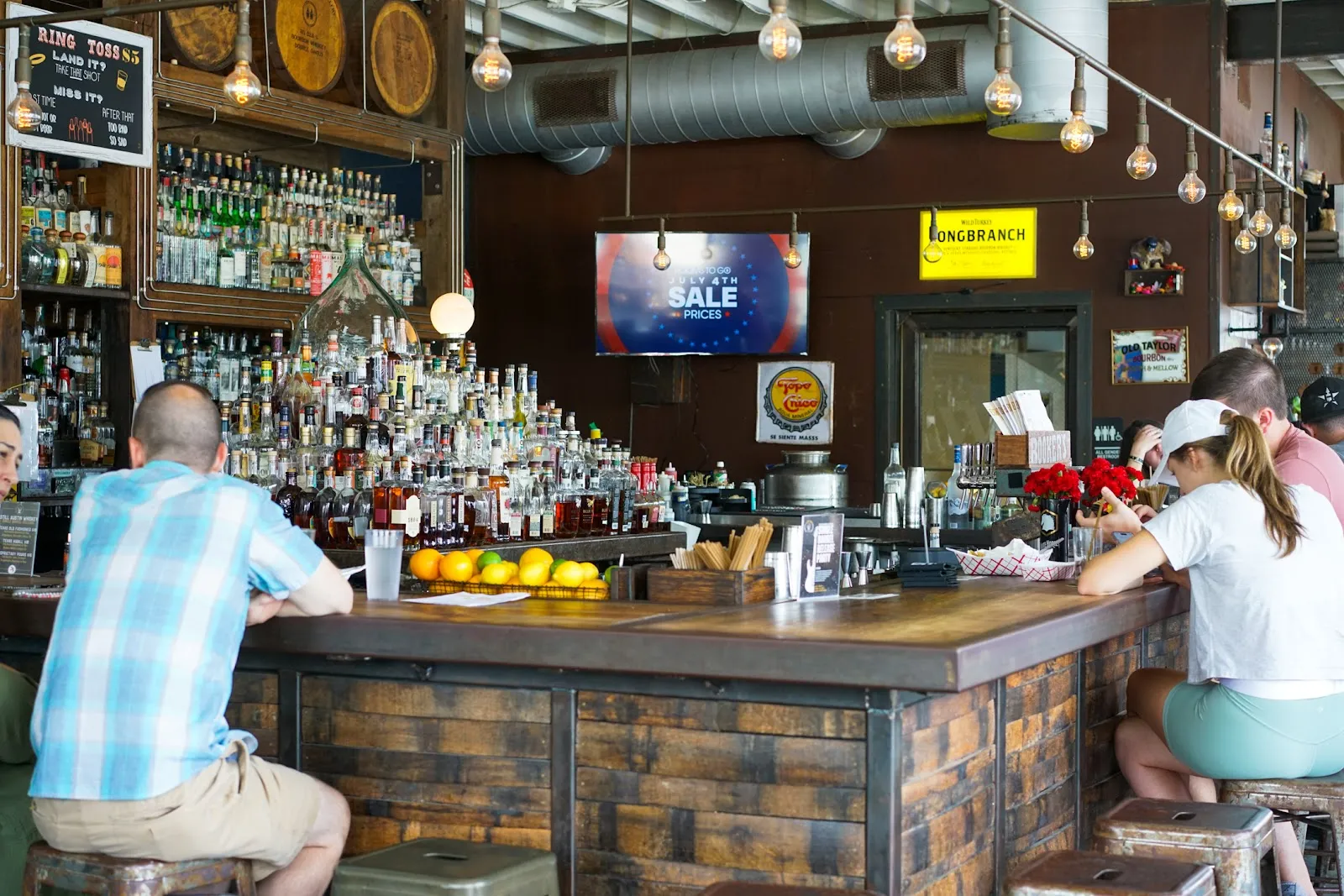 Eight Row Flint Houston American Gastropub Heights — Yale Street dining room