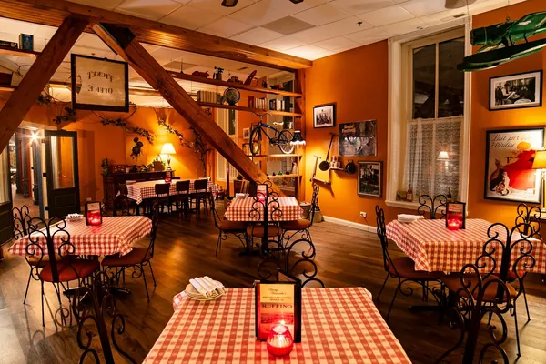 Vinny Vanucchi's Little Italy Galena Italian-American Trattoria restaurant