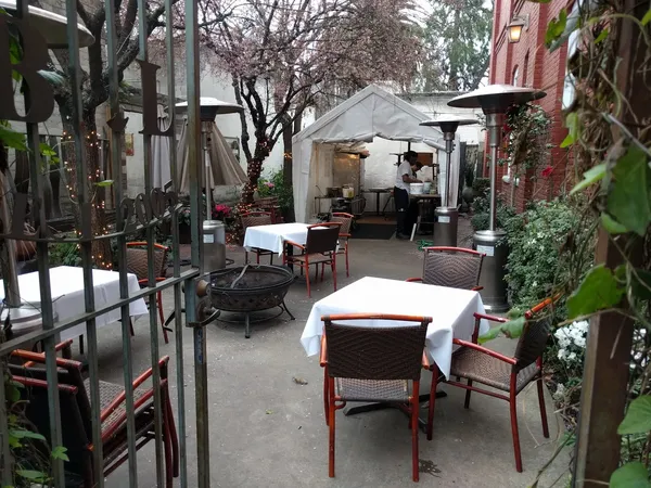 Mulvaney's B&L Sacramento restaurant