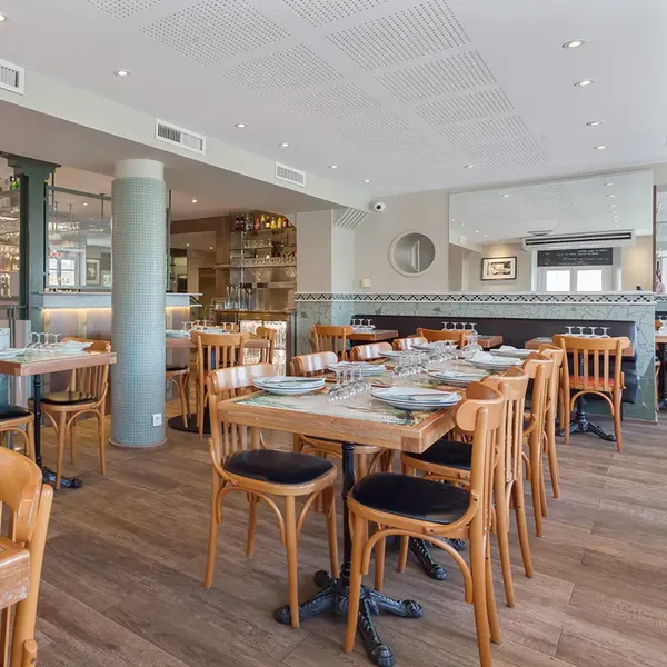 Astoux et Brun Cannes seafood institution Rue Felix Faure