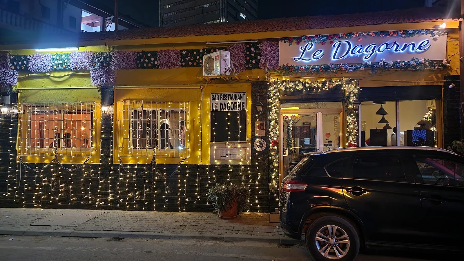 La Dagorne dining room