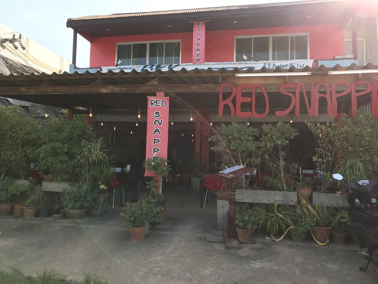 Garden dining at Red Snapper tapas restaurant in Sala Dan, Koh Lanta