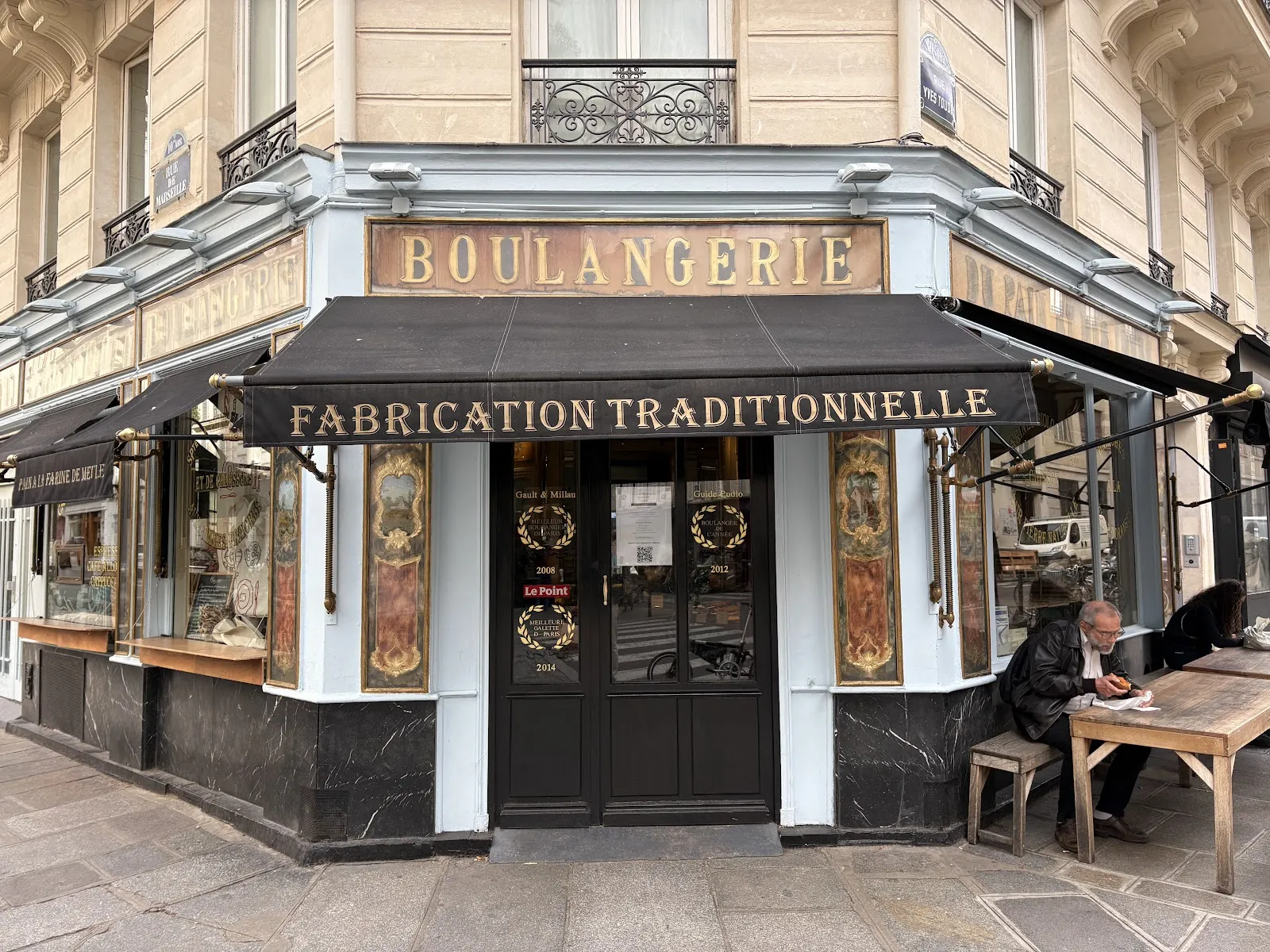 DU PAIN ET DES IDÉES Paris — 10th arrondissement / Canal Saint-Martin dining room