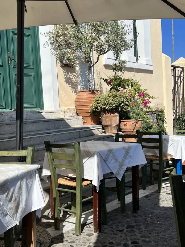 Metaxi Mas Exo Gonia Santorini taverna