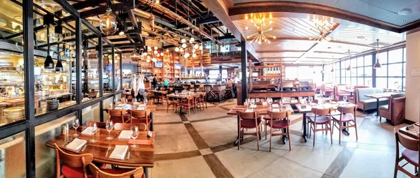 Saint and Second Long Beach restaurant