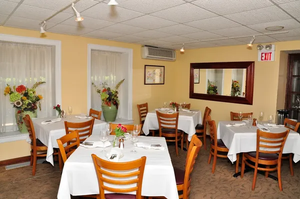 Hemmingway's Bistro Oak Park Classic French Bistro restaurant