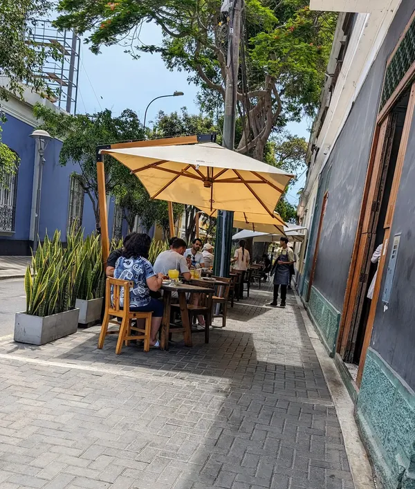 Isolina, Lima