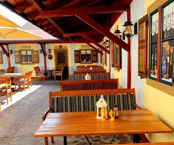 Hermania dining room