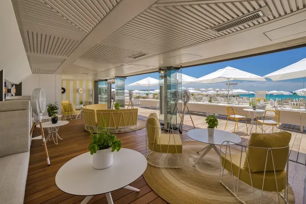 Carlton Beach Club Cannes Croisette lunch seafood