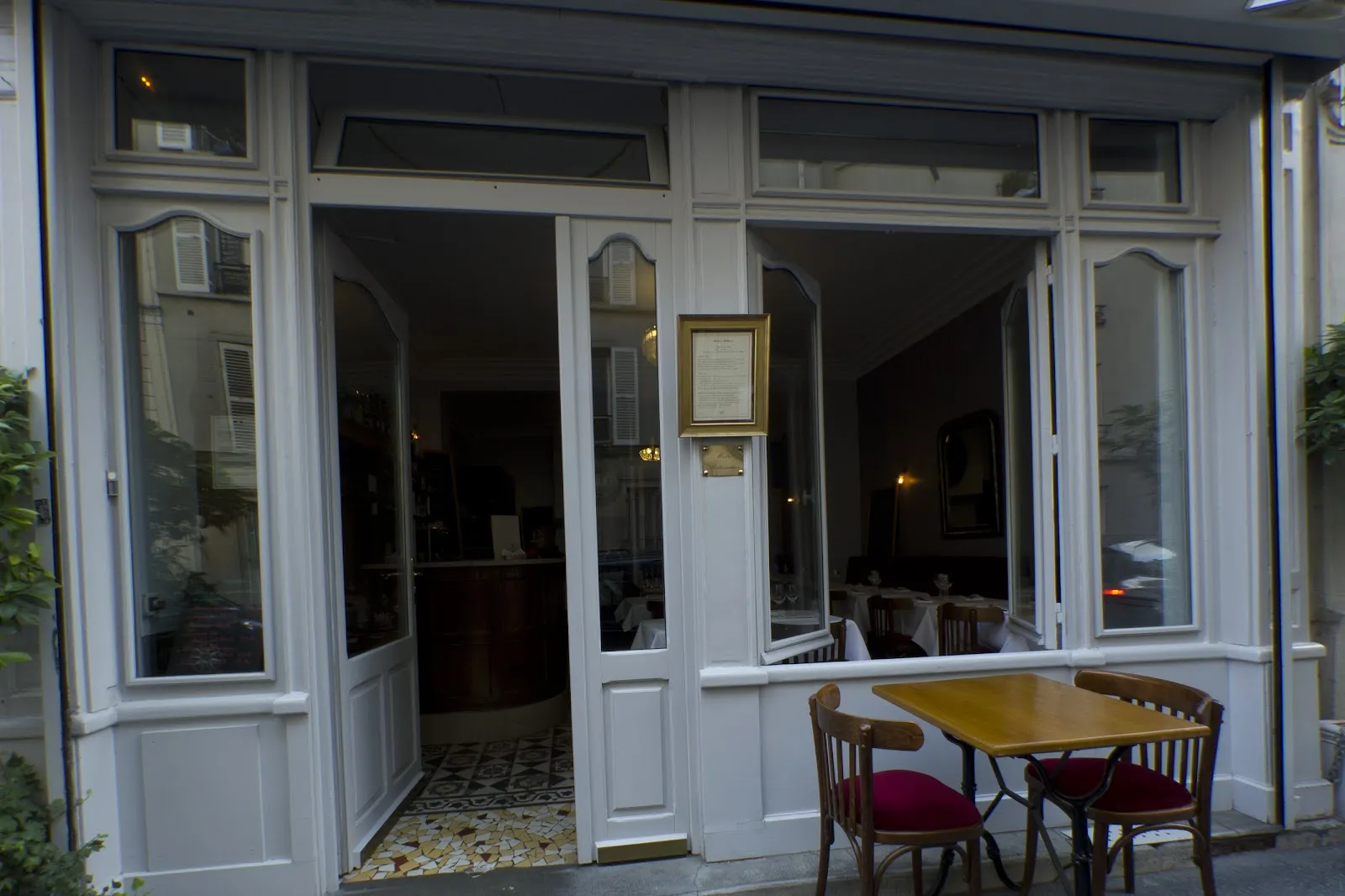 BISTROT BELHARA Paris — 7th arrondissement / Invalides dining room