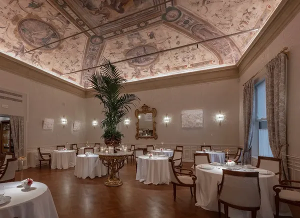 Ristorante I Carracci Bologna Grand Hotel Majestic Via dell'Indipendenza frescoes fine dining