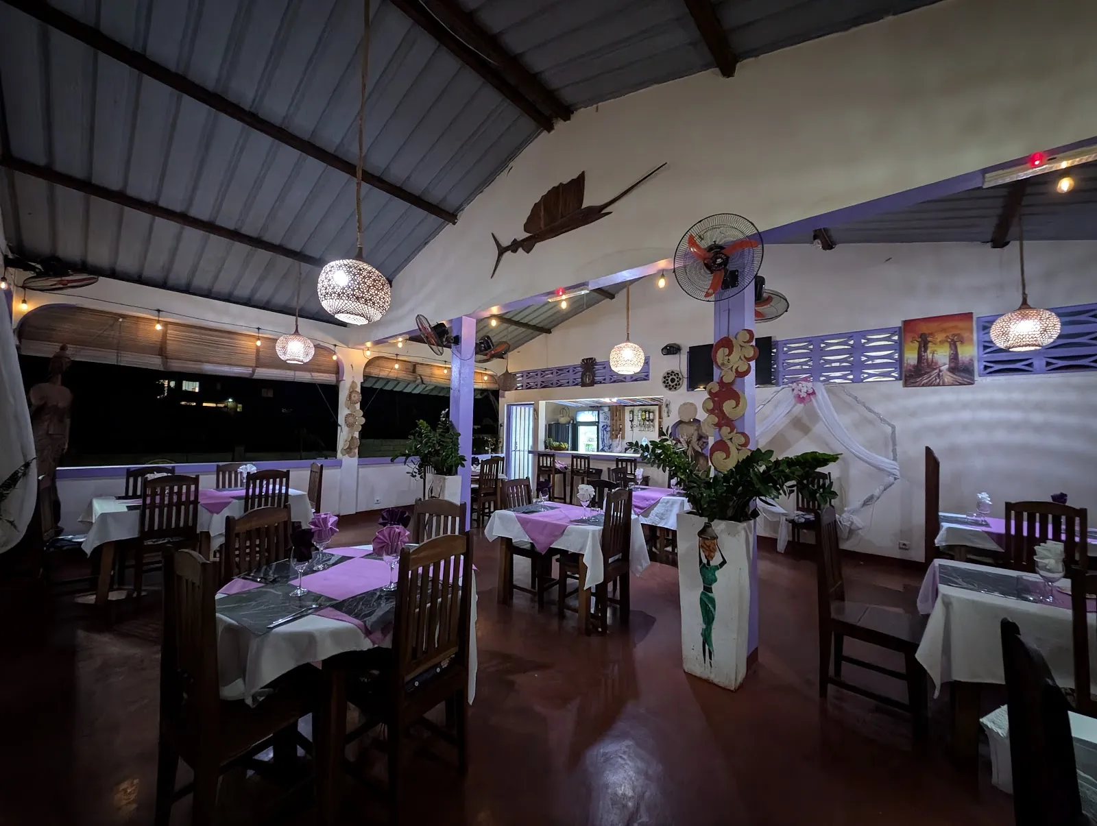 Restaurant Madagascar dining room