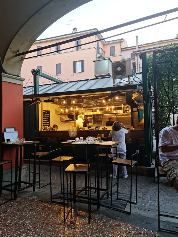 Osteria Aldrovandi Bologna traditional Italian osteria local neighbourhood Via Aldrovandi