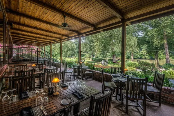 Canoe restaurant
