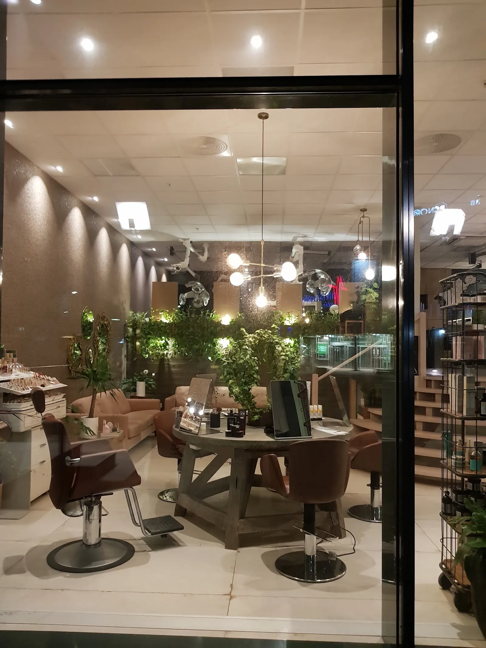 Arctandria dining room