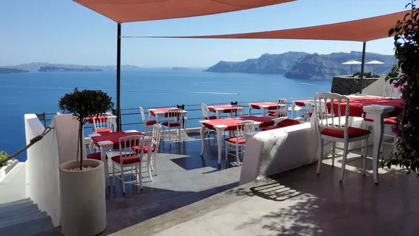 Lauda restaurant Oia Santorini