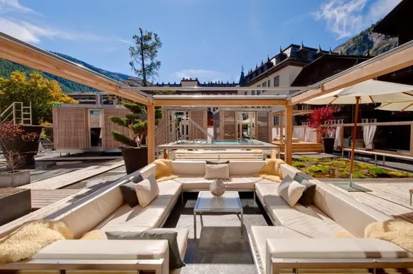 Backstage Hotel Lounge restaurant