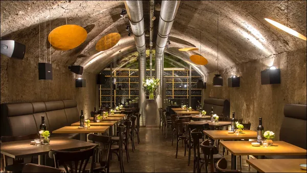 Magazin Restaurant Weinbar Salzburg wine cellar dining