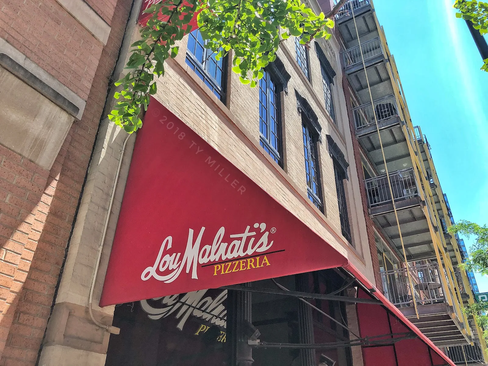 Lou Malnati's Pizzeria #40 in Chicago River North, Chicago dining room