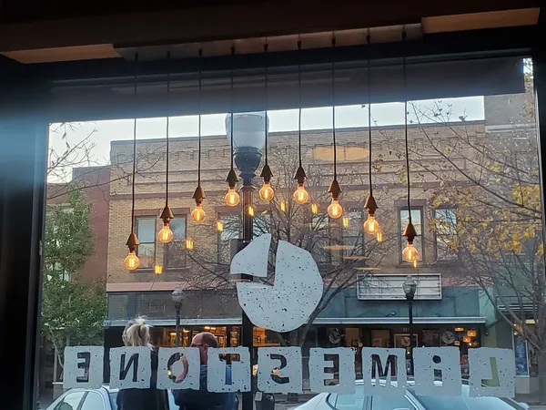 Limestone Pizza Kitchen Bar Lawrence Wood-Fired Neapolitan Pizza — Craft Bar restaurant