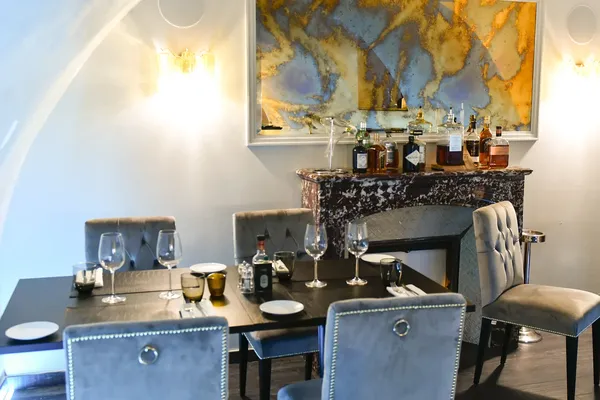Lucky You Beef and Seafood Cannes Italian restaurant