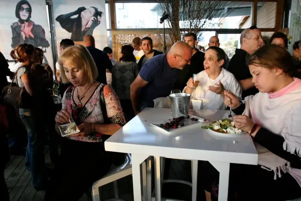 Manta Ray Tel Aviv Alma Beach seafood Mediterranean dining