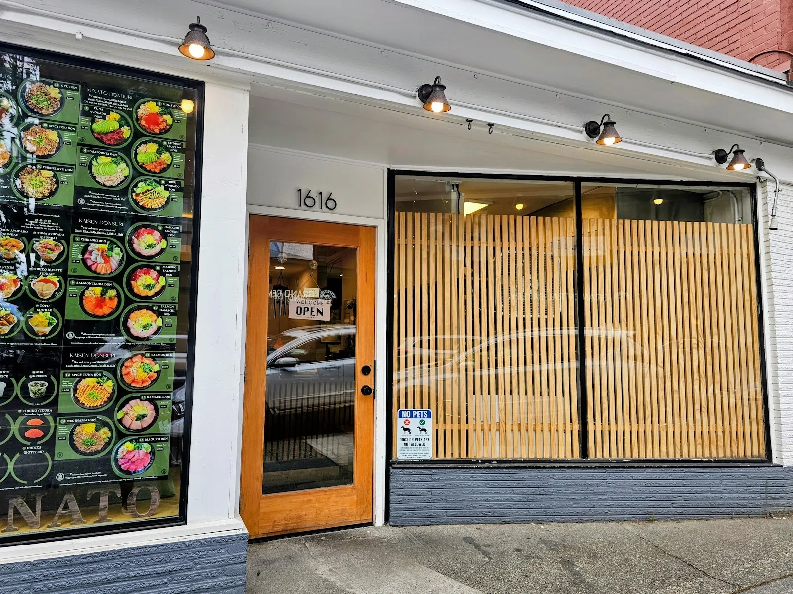 Issian Seattle Japanese Izakaya West Seattle — Westwood Village dining room