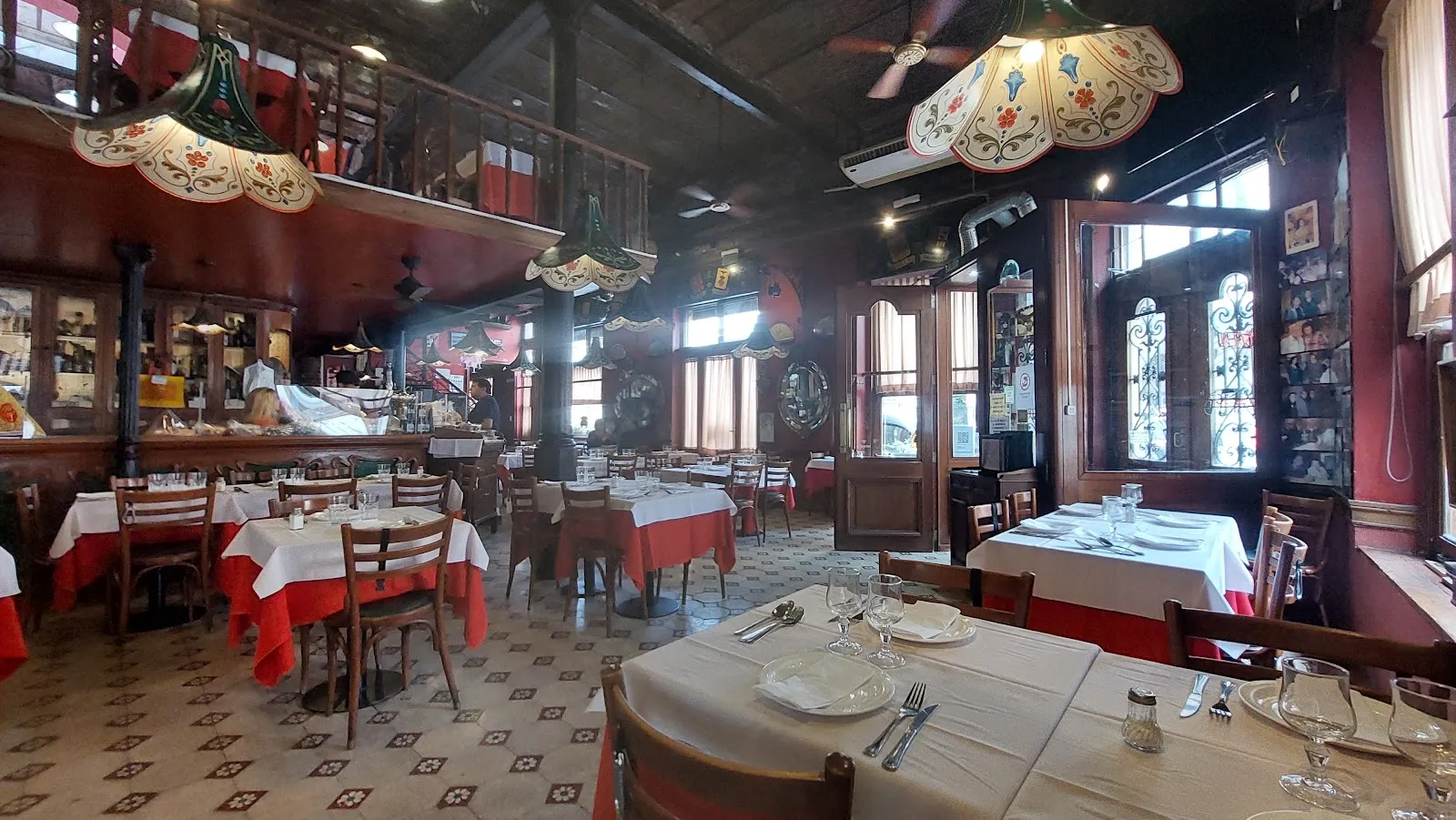 Plaza Mayor Buenos Aires Spanish Monserrat dining room
