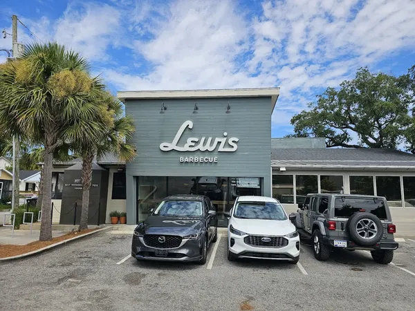 Lewis Barbecue Bib Gourmand Charleston