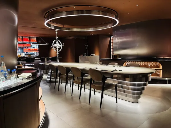 Circum- restaurant