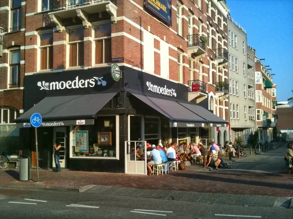Moeders Amsterdam traditional dutch
