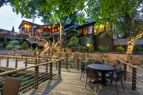 Rainbow Lodge Houston Heights White Oak Bayou Donnette Hansen 1920s log cabin historic restaurant interior