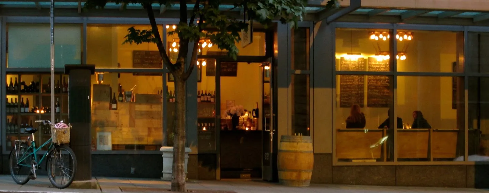 Le Caviste Seattle French Wine Bar Belltown — 7th Avenue dining room