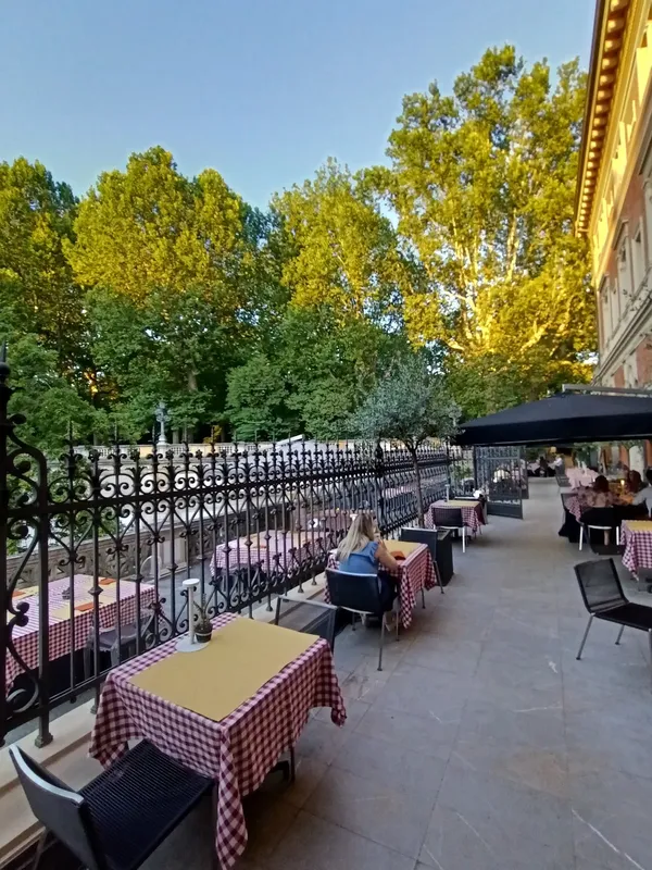 Ristorante I Portici Bologna Michelin star Liberty frescoes Belle Epoque theatre Via dell'Indipendenza