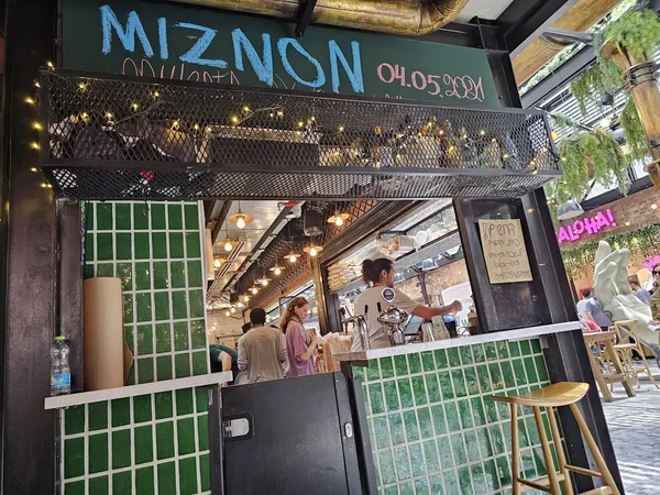 Miznon Tel Aviv Eyal Shani pita street food casual