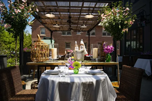 Le Colonial Lake Forest Lake Forest French-Vietnamese restaurant