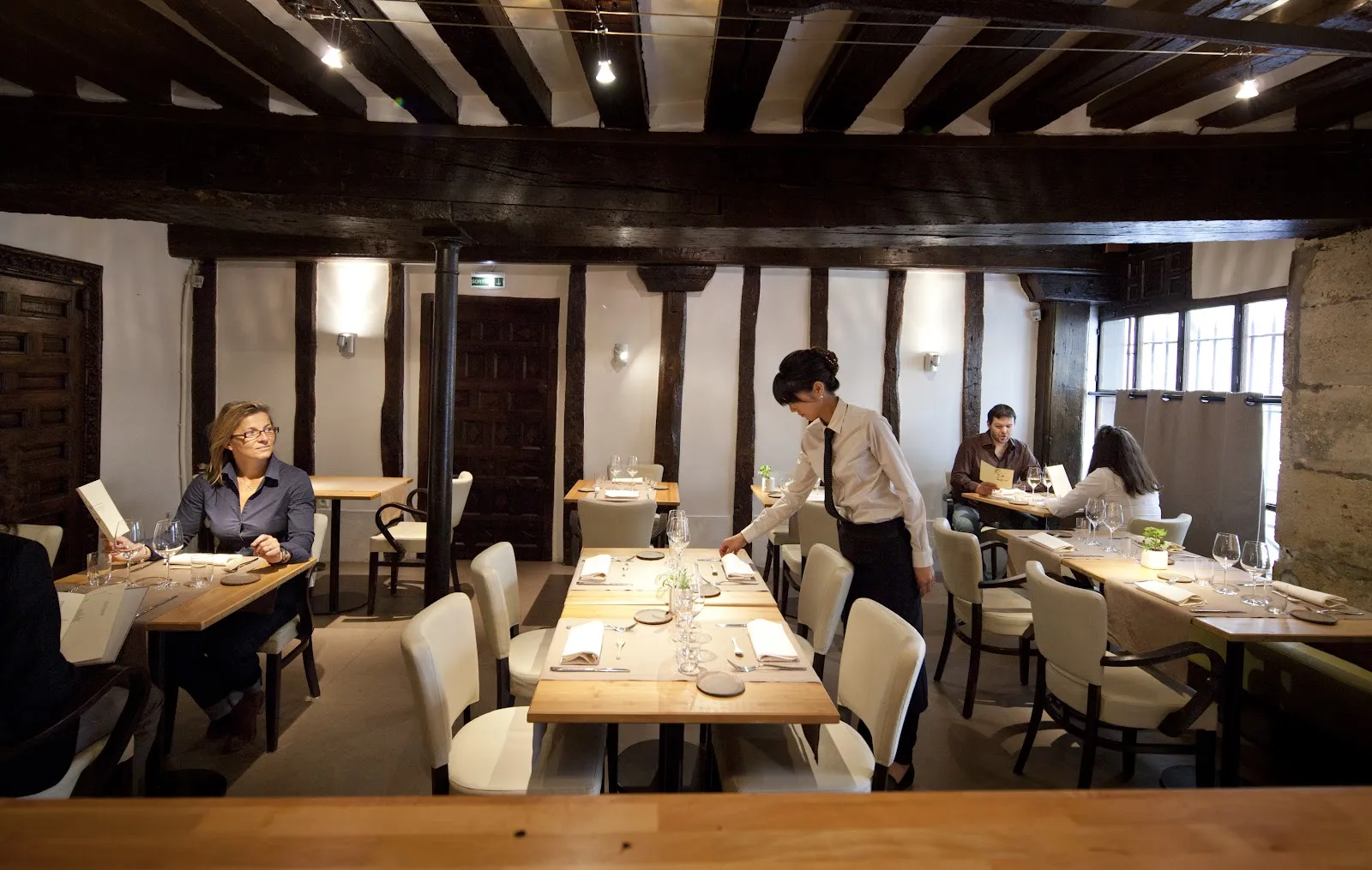 SOLA Paris — 5th arrondissement / Latin Quarter dining room