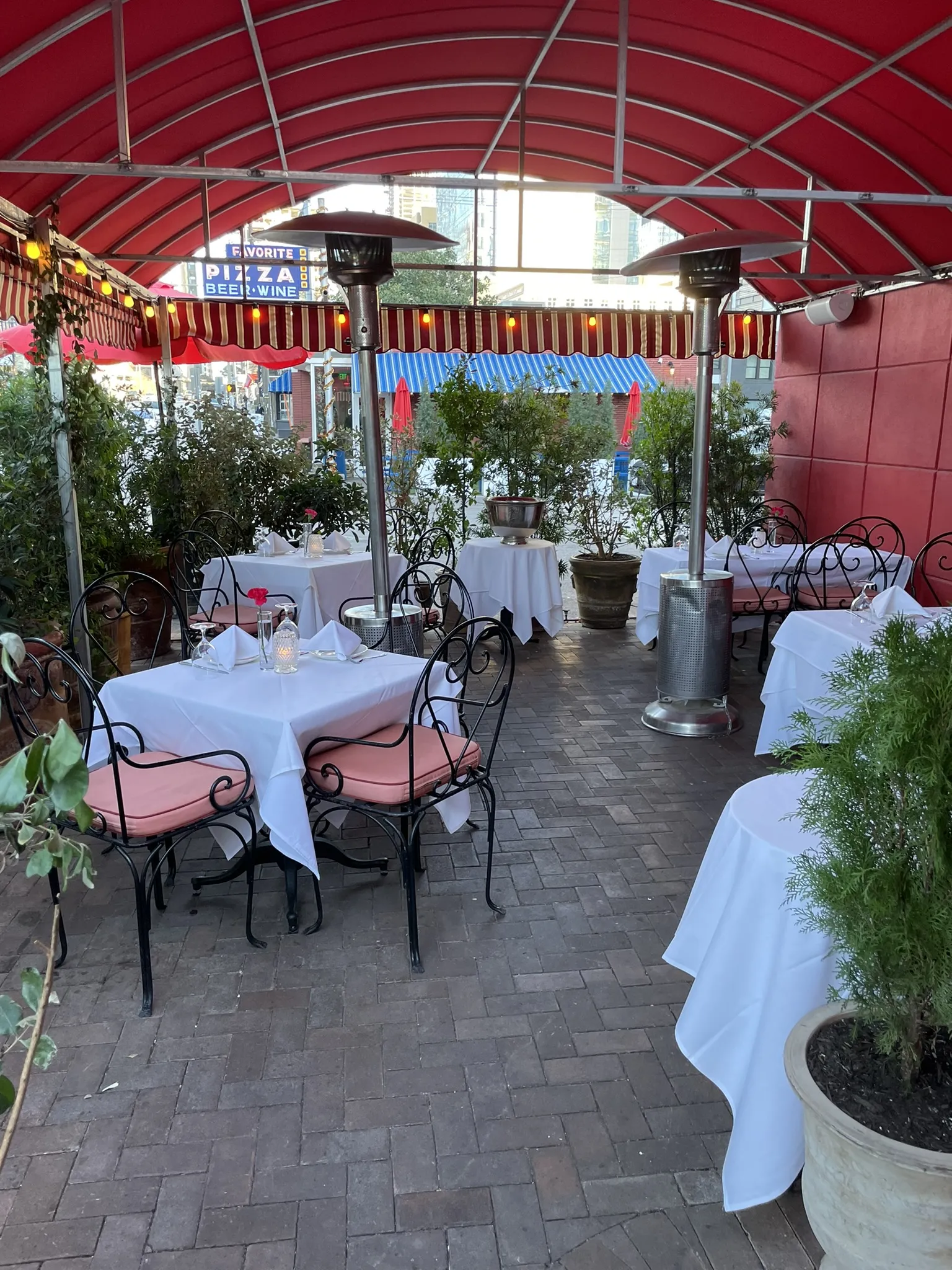 Sammie's Italian Austin Italian South Lamar dining room