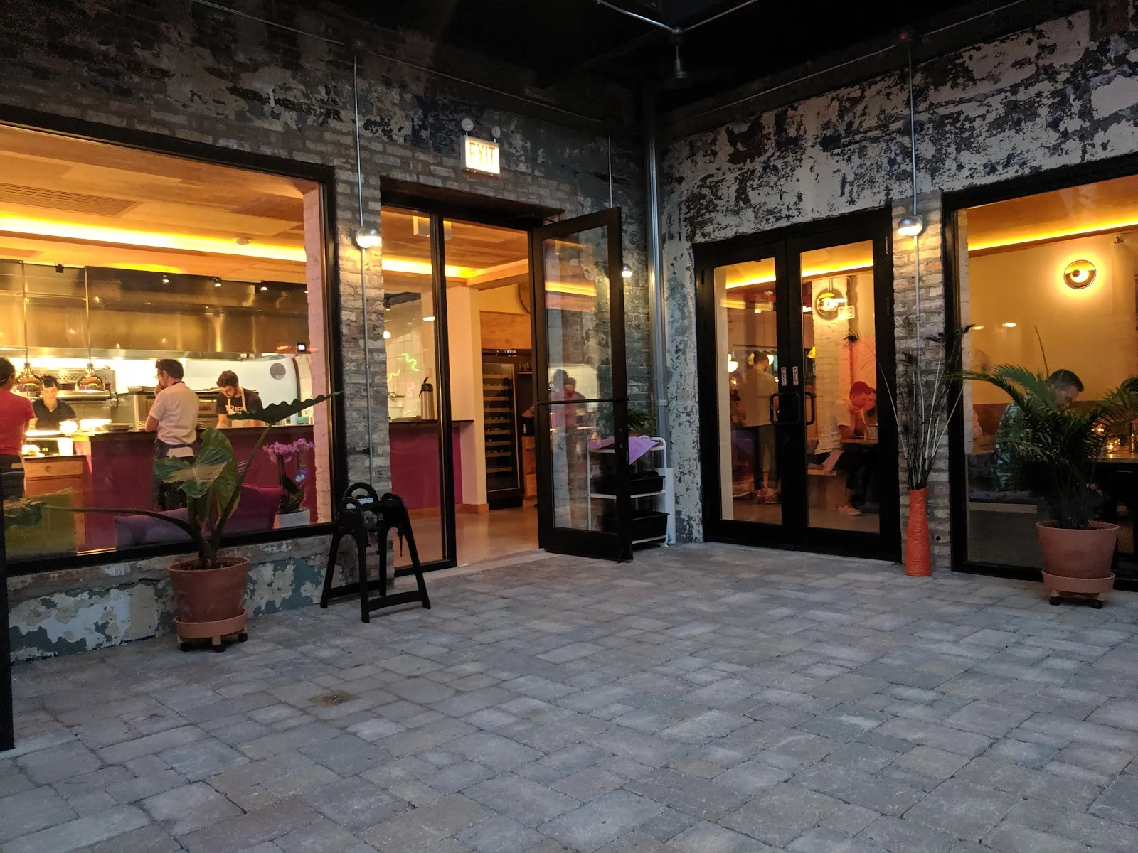 SUPERKHANA INTERNATIONAL Chicago — Wicker Park / Ukrainian Village dining room