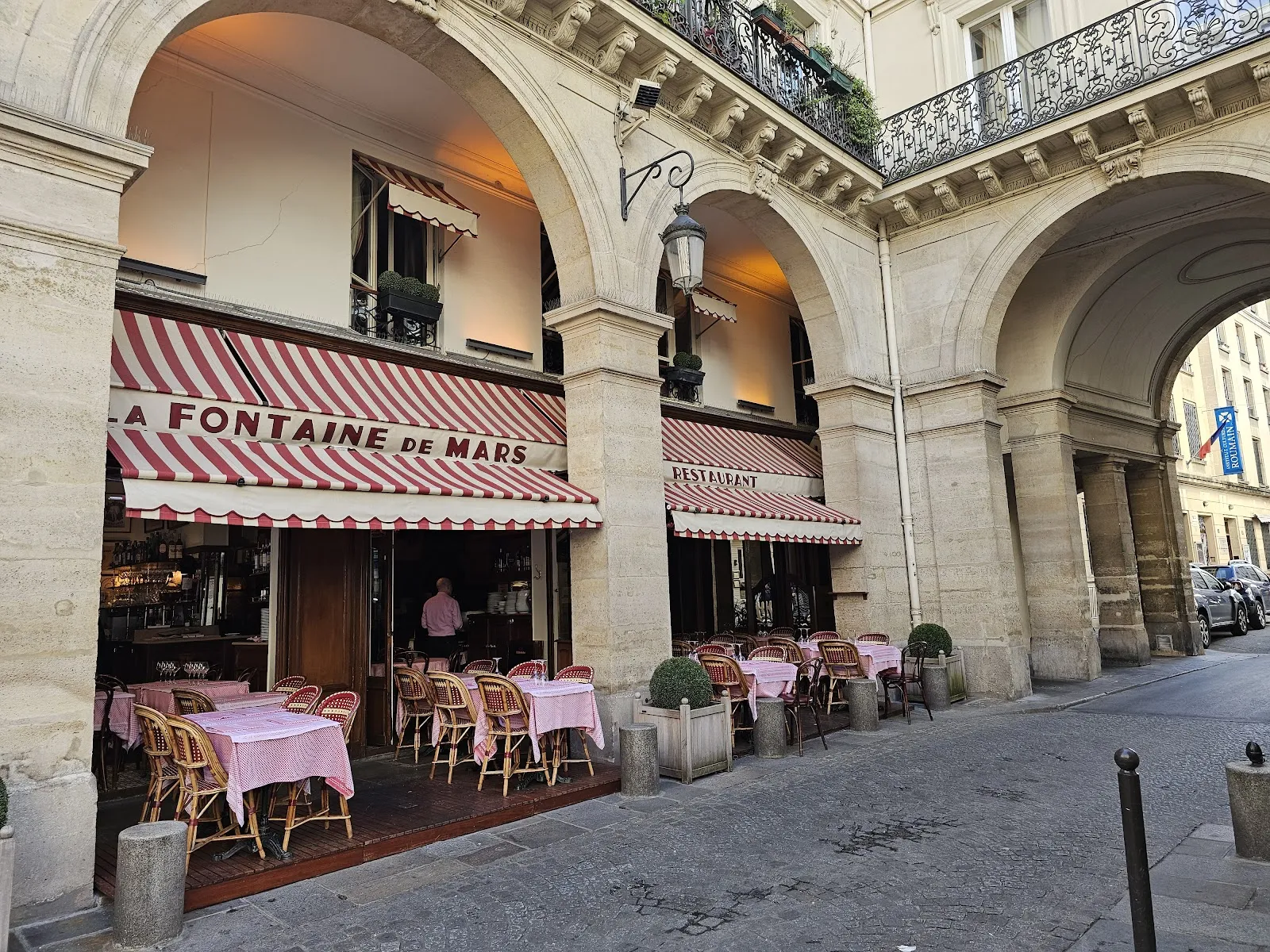 LA FONTAINE DE MARS Paris — 7th arrondissement / Eiffel Tower dining room