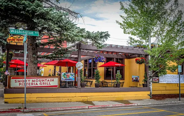 Smoky Mountain Pizzeria Grill Ketchum Idaho wood fired pizza family